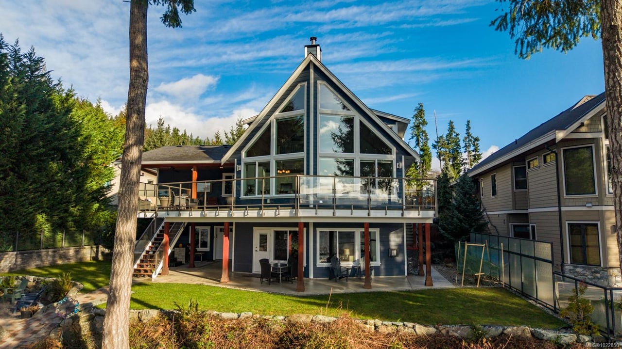 7364 Lakefront Dr, Lake Cowichan