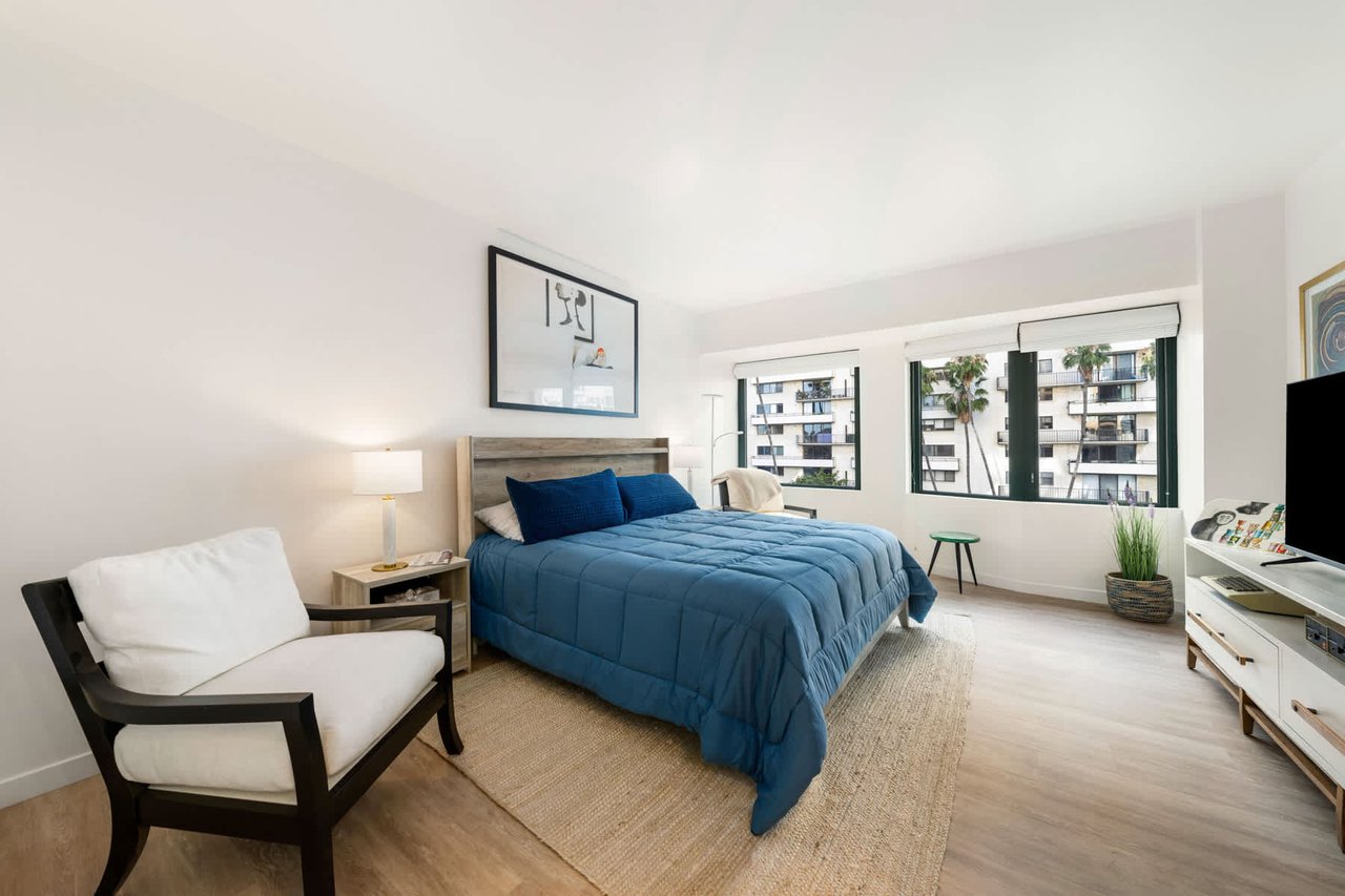 The Dorchester #501, Wilshire Corridor
