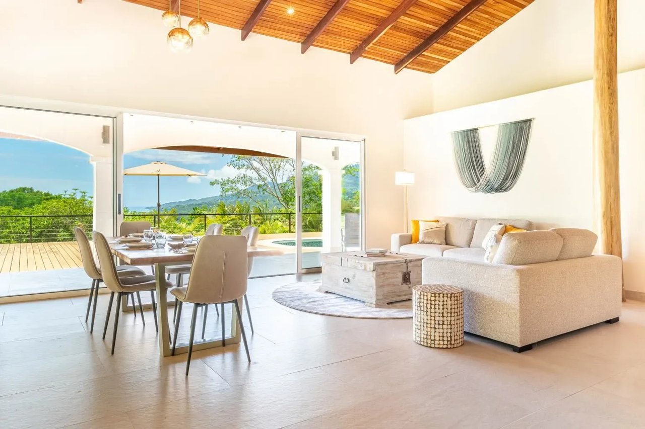 Casa Blanca: Luxury Oceanview 4 Bedroom Uvita Home