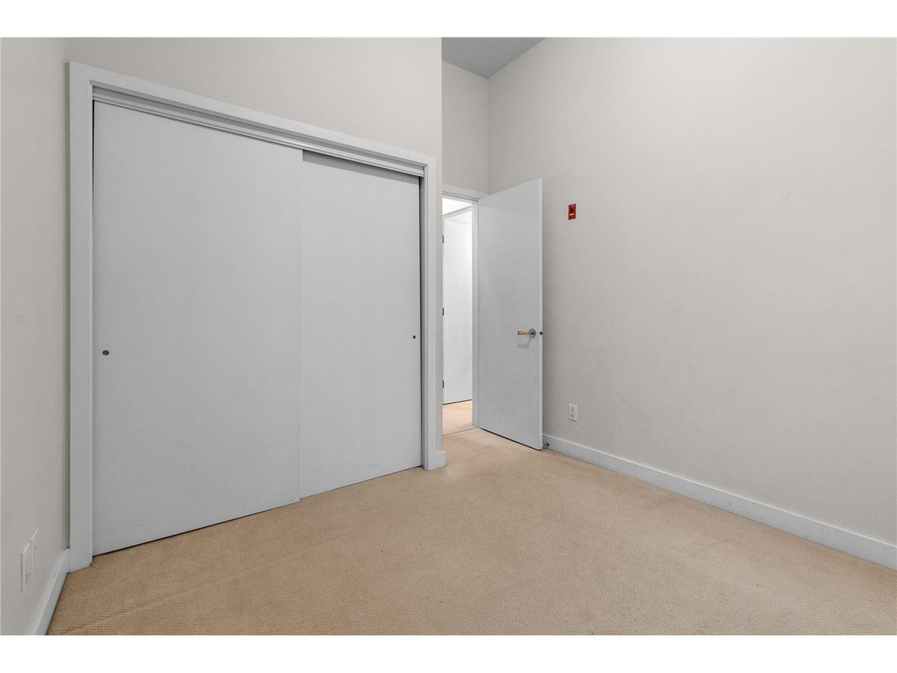 117-7777 Royal Oak Ave