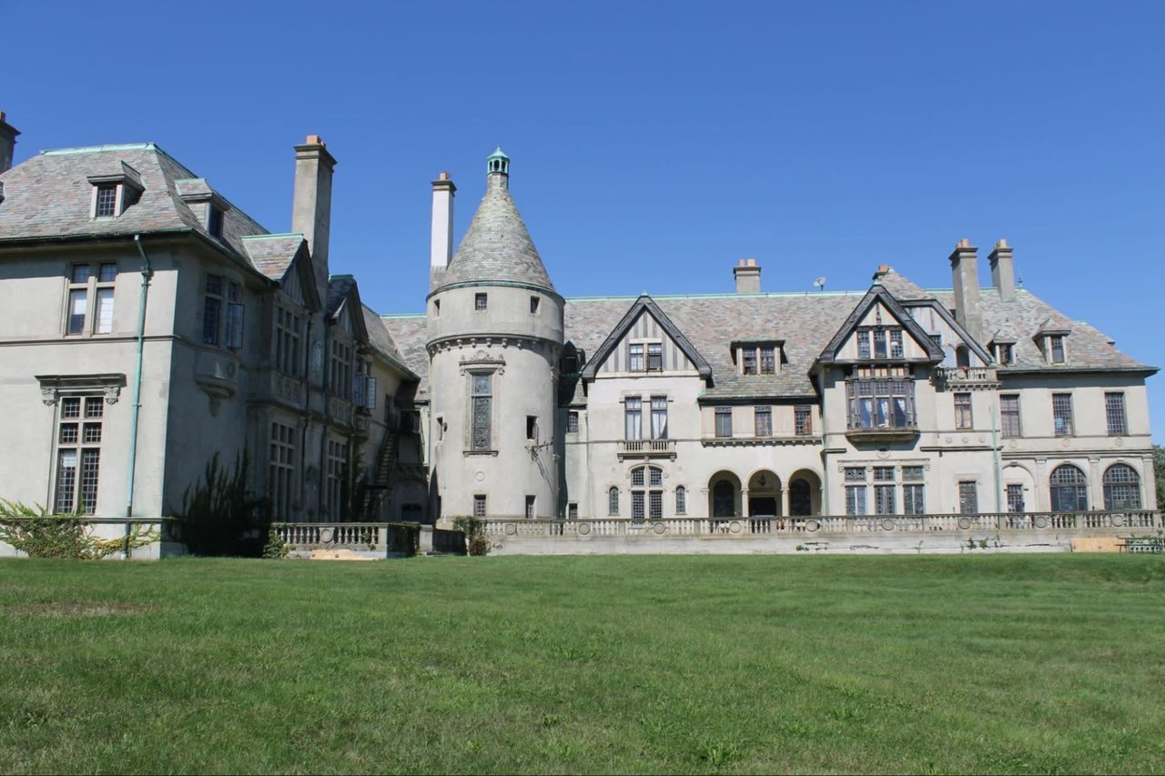 Historical 'Seaview Terrace' For Sale in Newport, RI