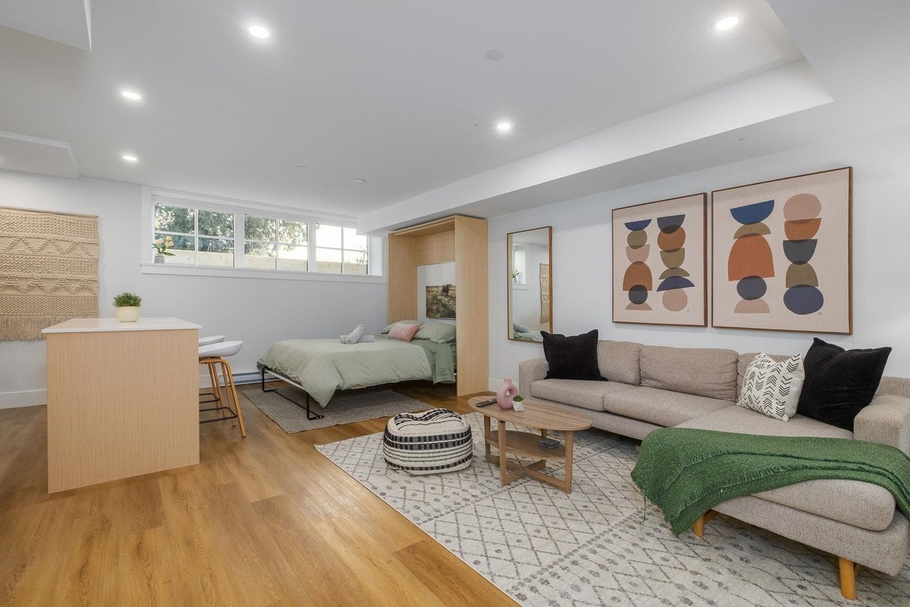 732 Westmoreland Cres