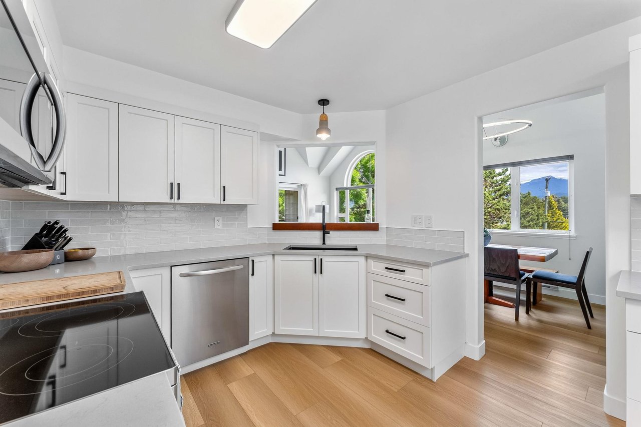 312-1466 Pemberton Ave