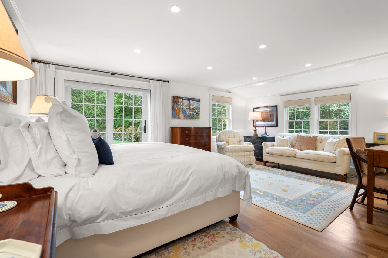 6 Oak Hollow Ln