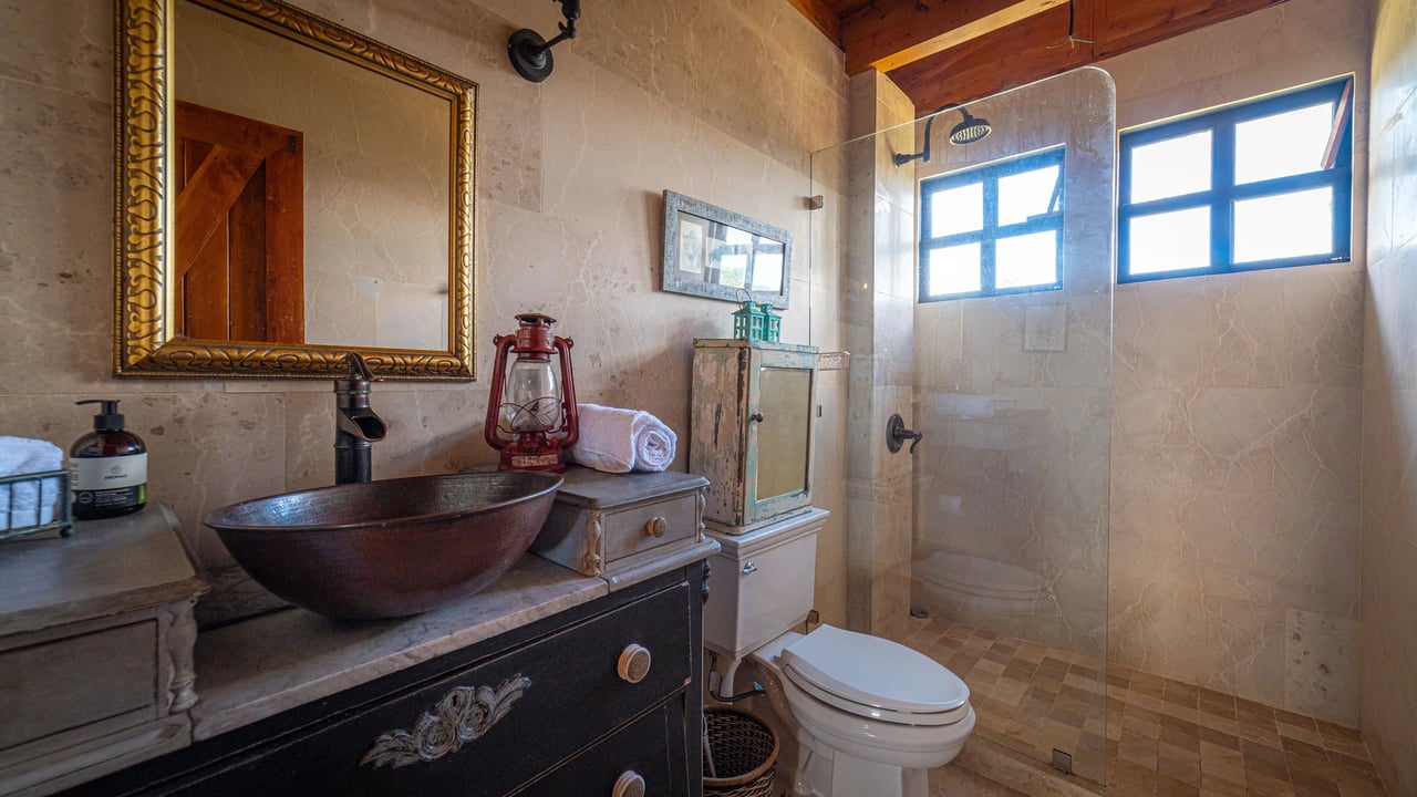 Sustainable Mountain Cabin, Cartago