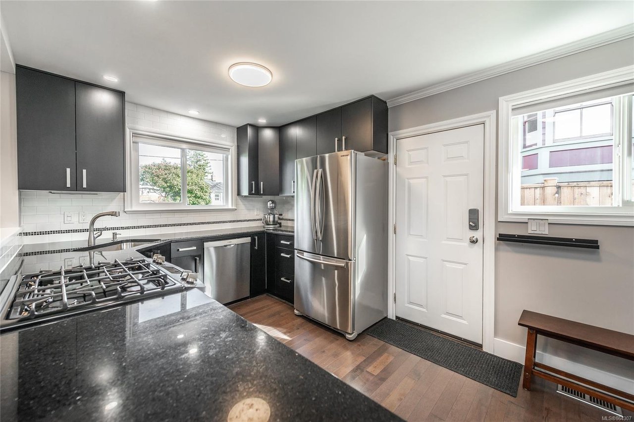 755 Connaught Rd