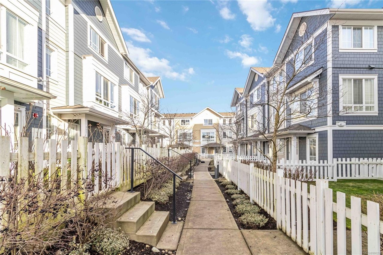 21-370 Latoria Blvd, Colwood