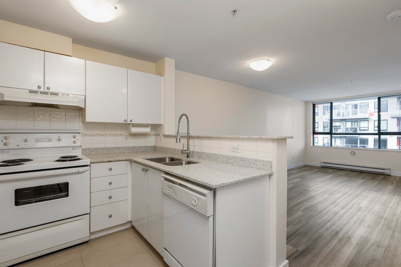 302-5818 Lincoln St