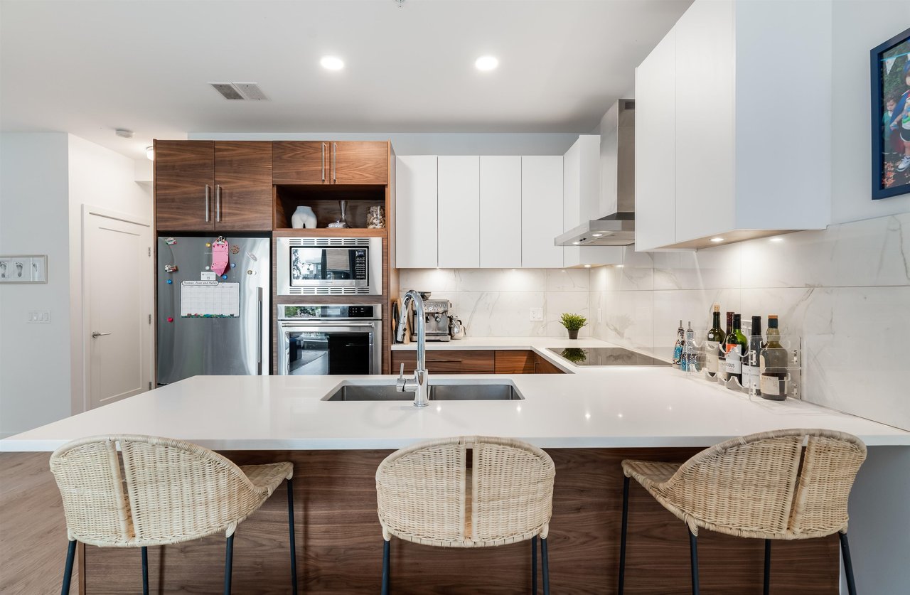 22-720 E 3rd St