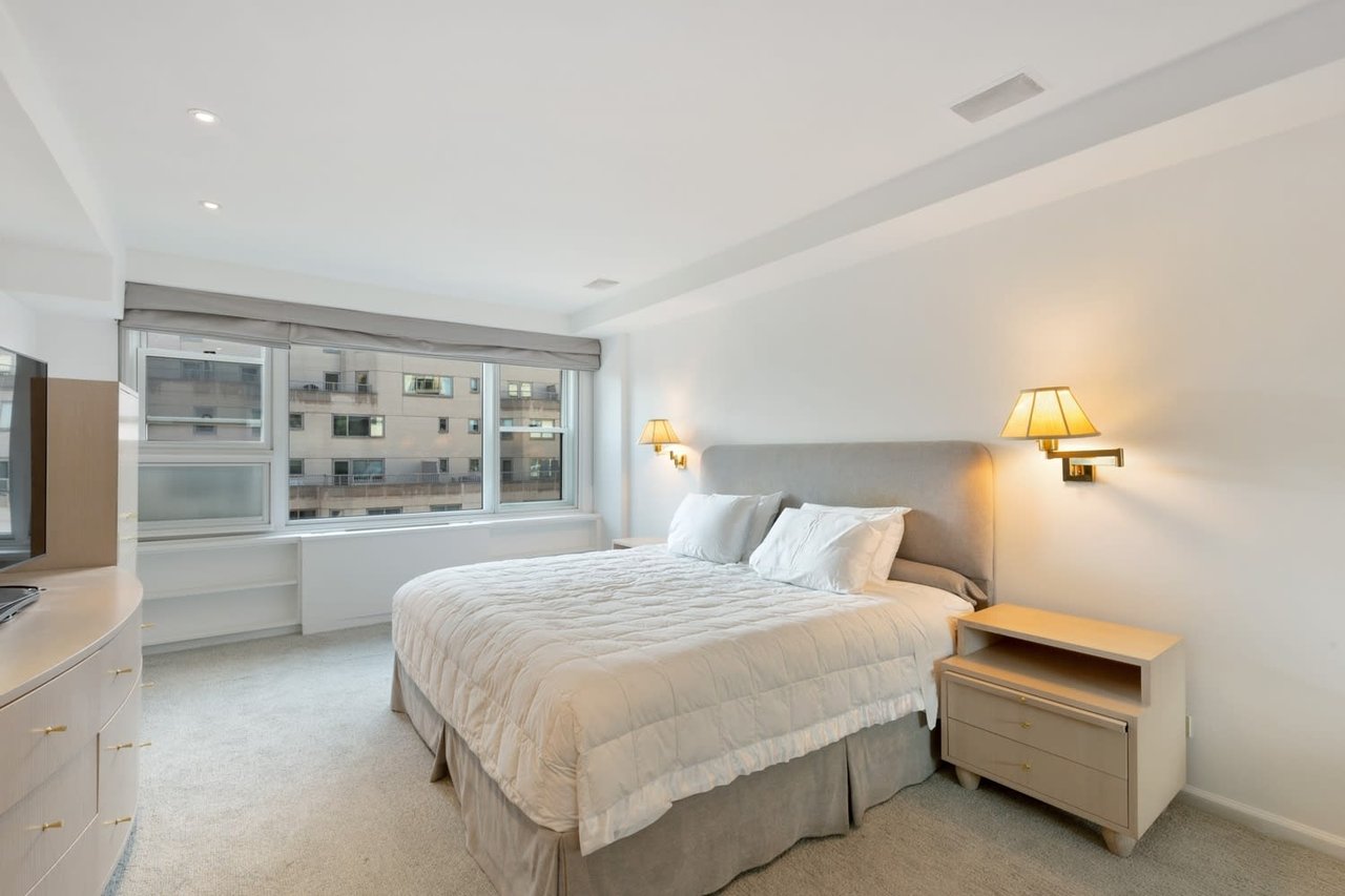 176 E 71st St, #18D