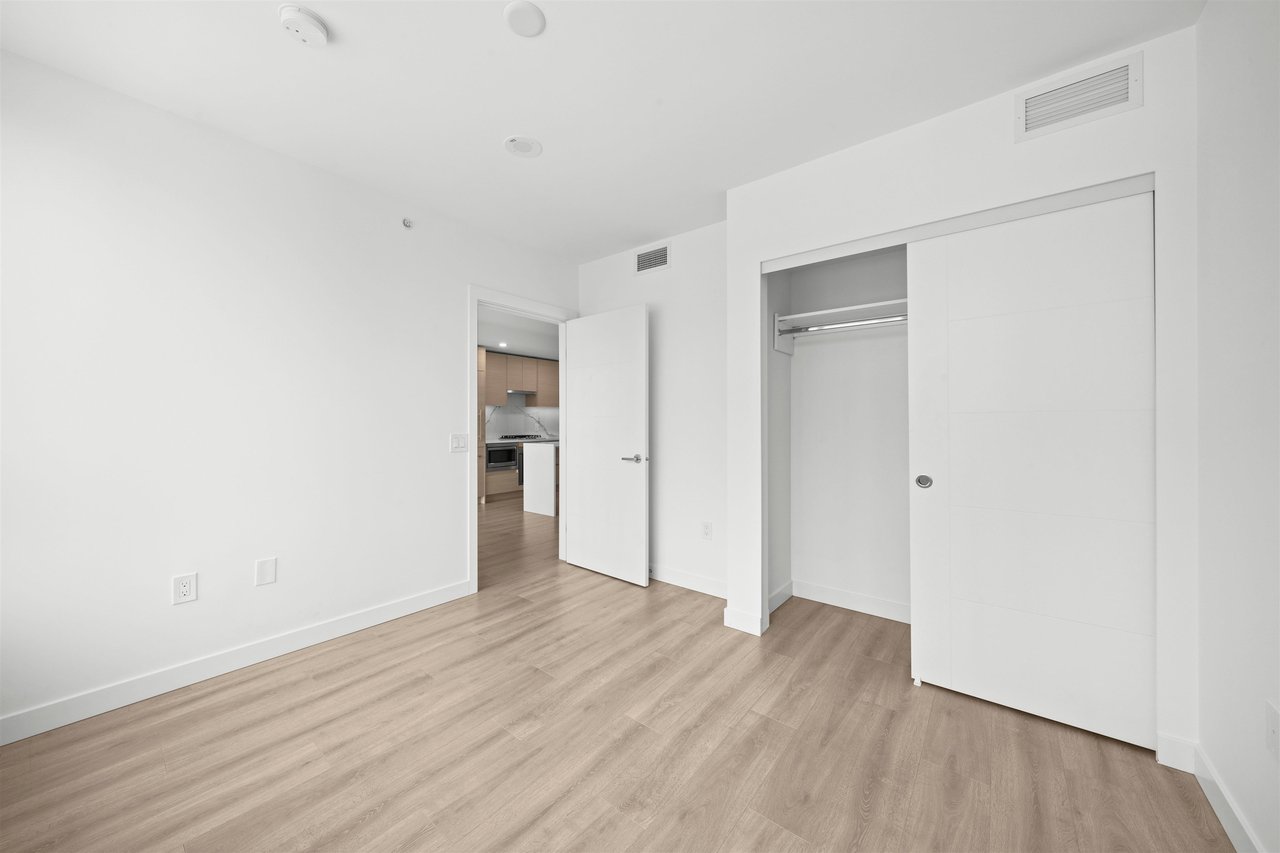1003-823 Carnarvon St