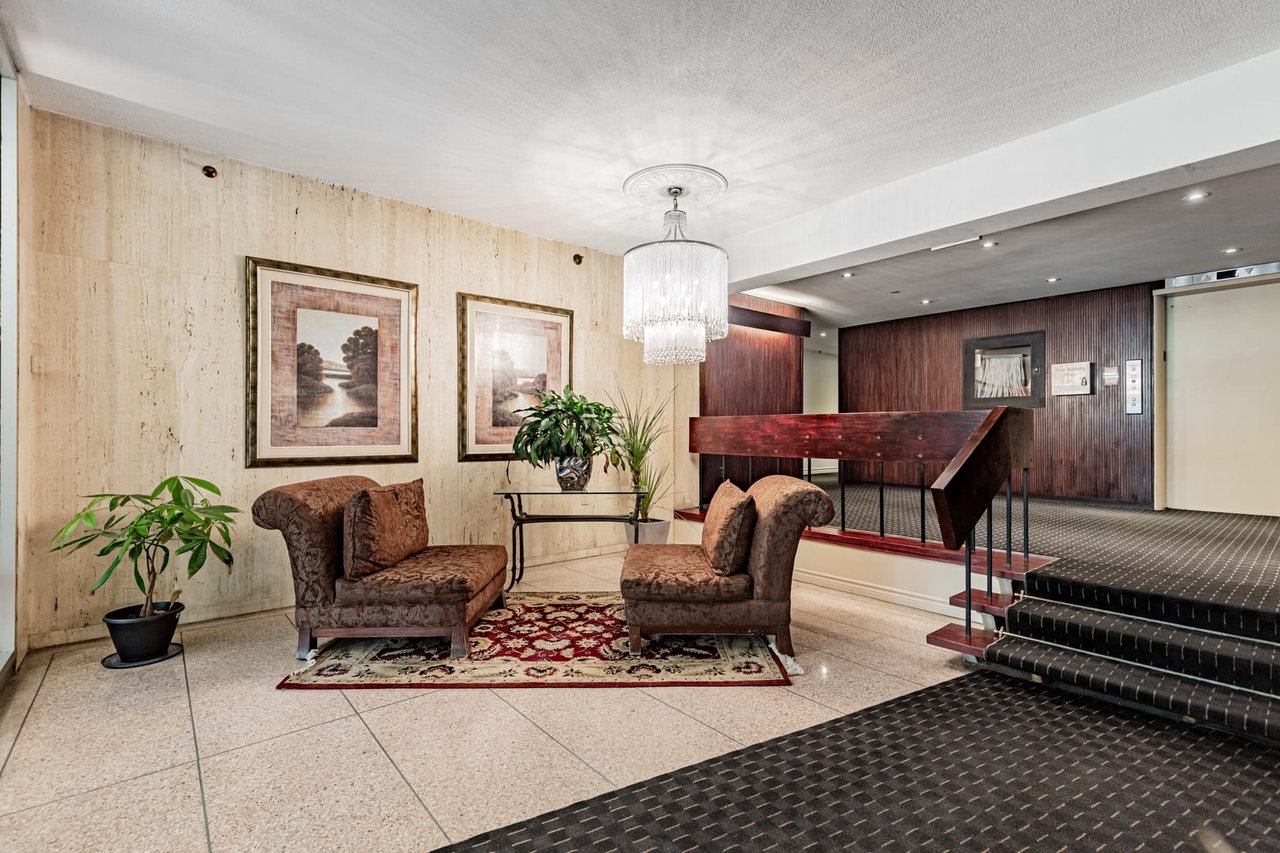 FOREST HILL CORNER SUITE