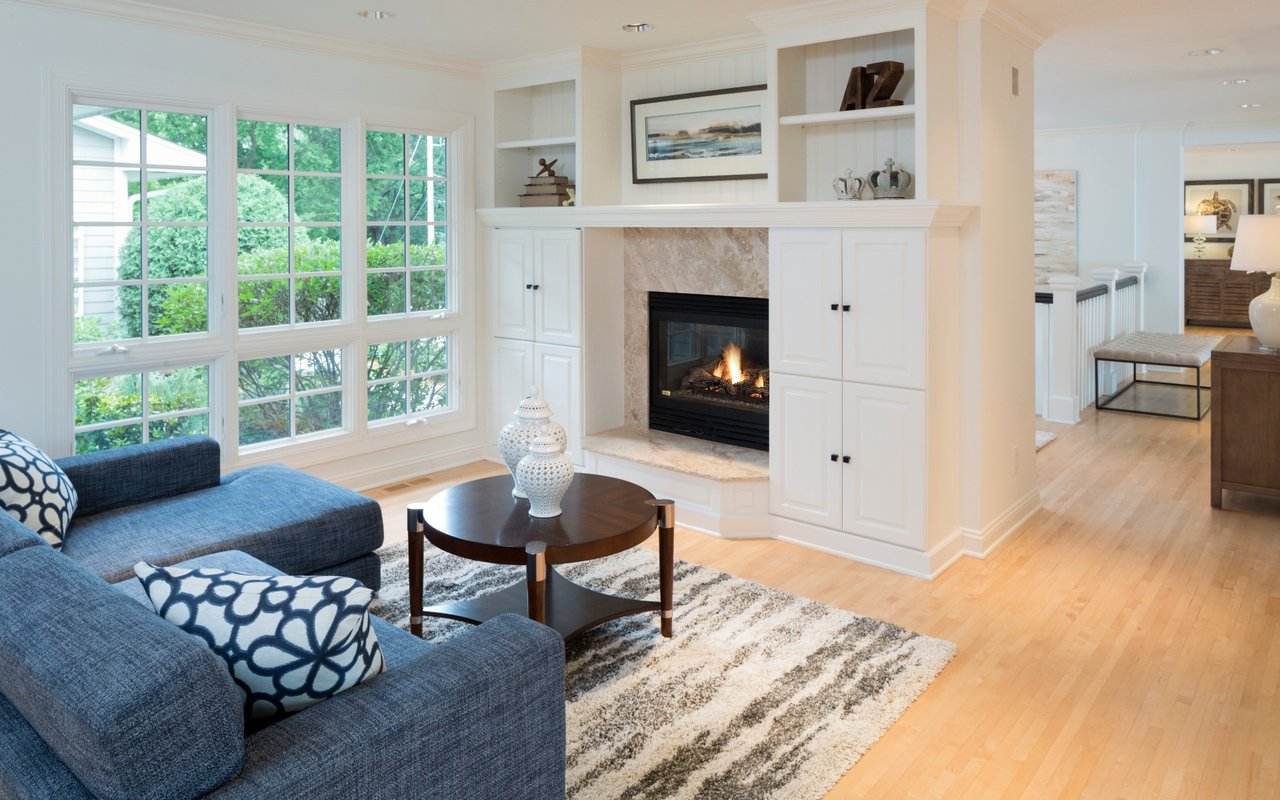 19780 Lakeview Ave | Deephaven
