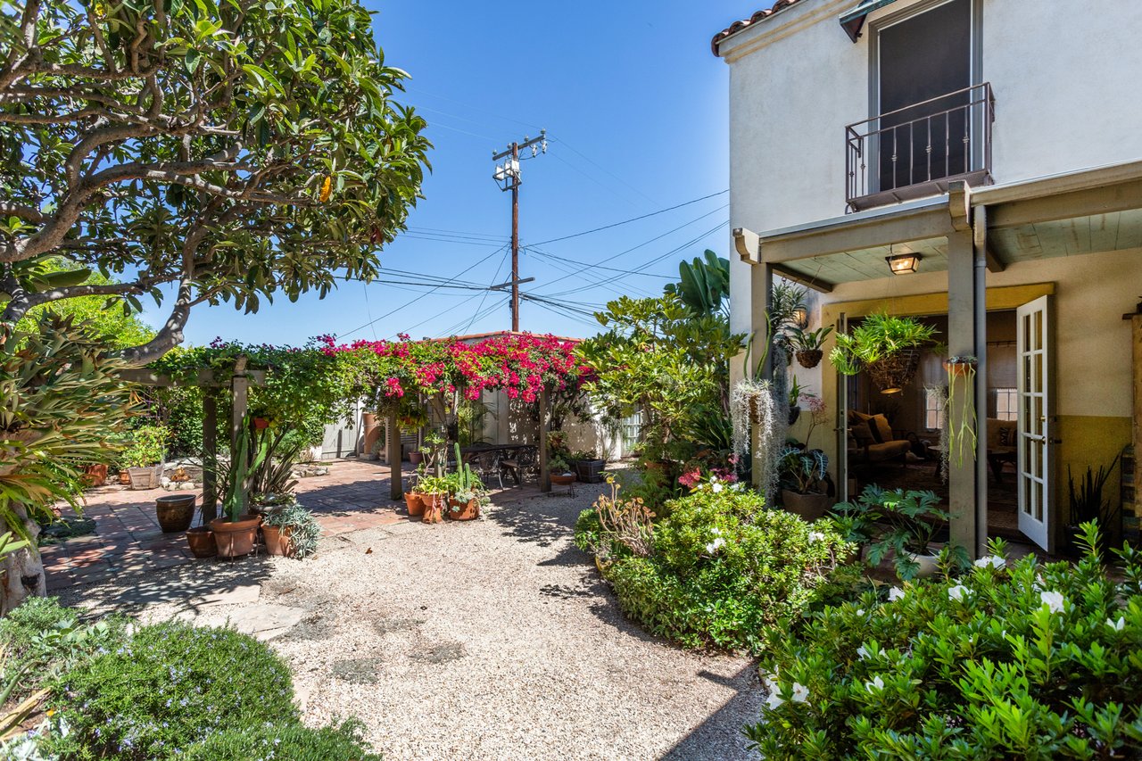 2245 Cloverfield Blvd