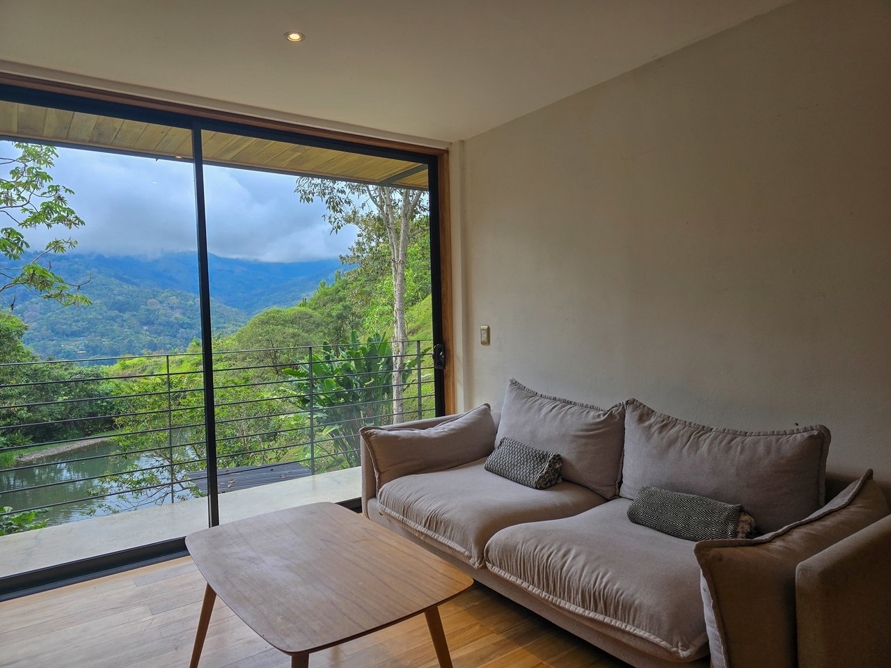 Private Lake Mountain Sanctuary, Perez Zeledon, San Jose