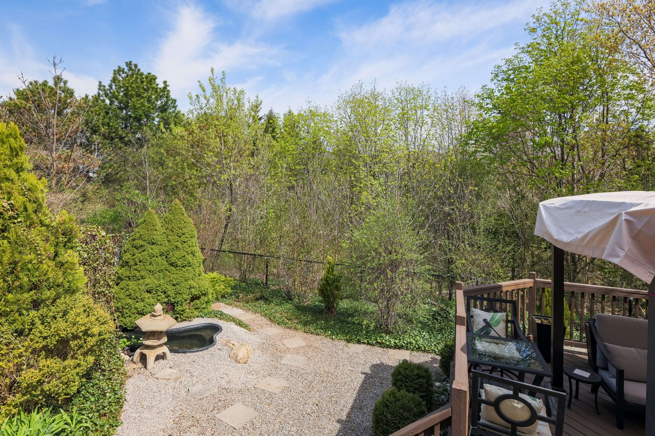 Ravine lot in sought-after Glen Abbey!