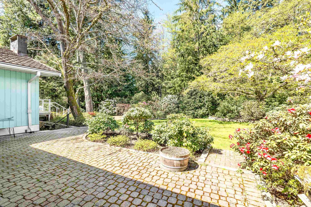 580 Granada Cres