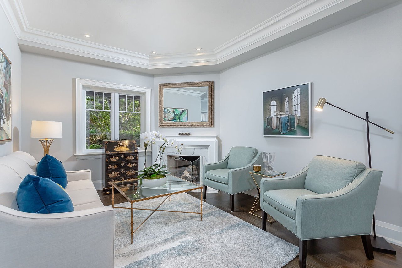 Davisville Village Stylish Reno