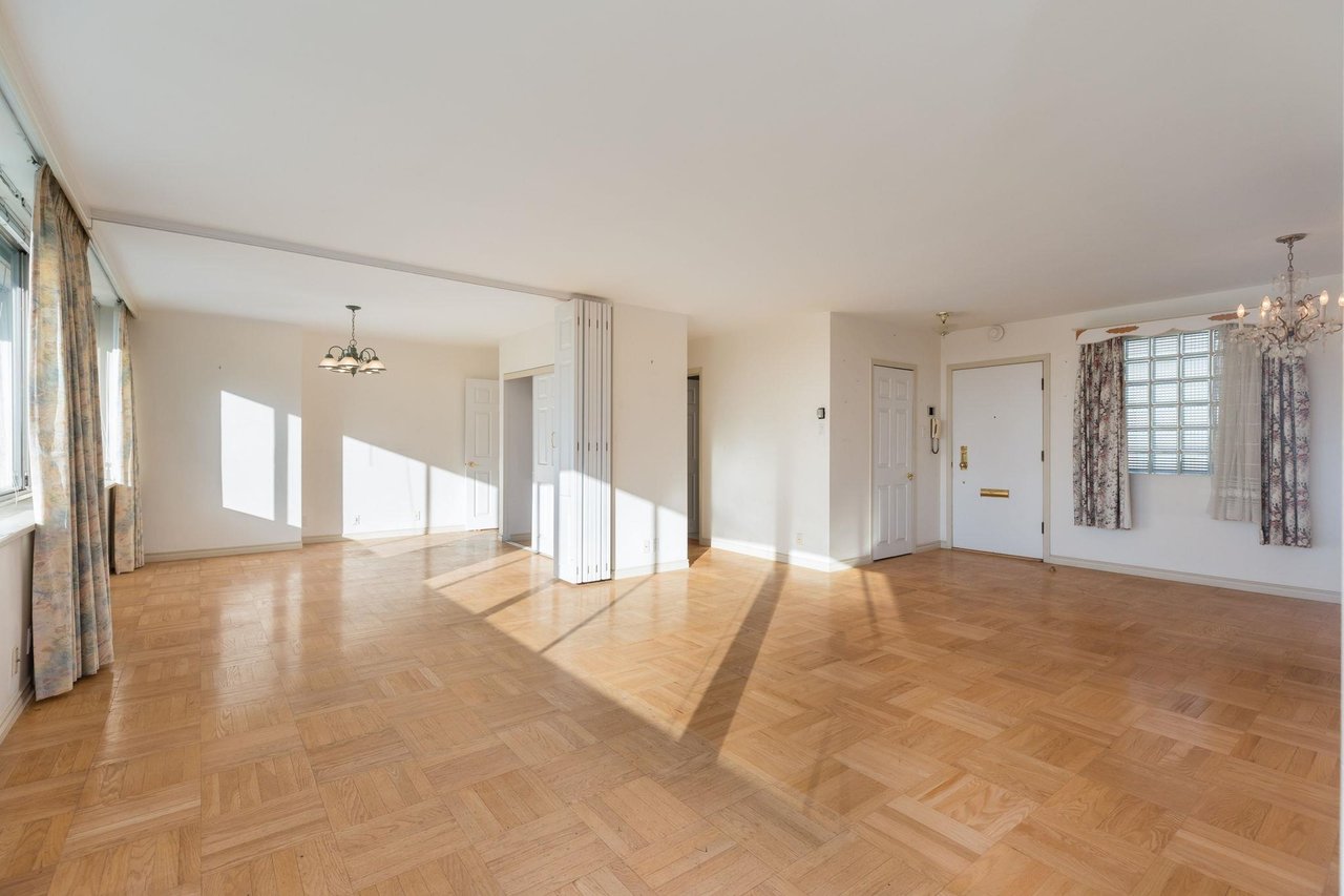 402-1835 Morton Ave