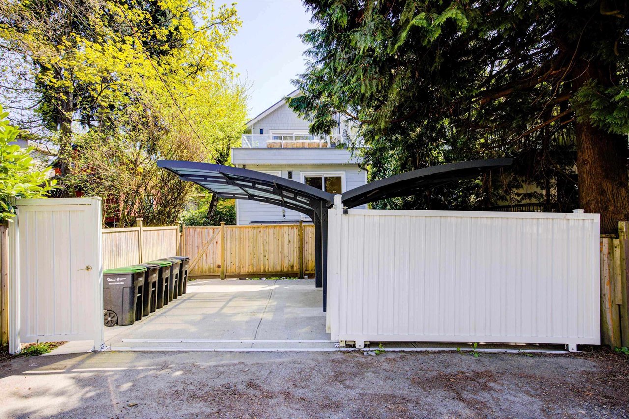 1535 E 5th Ave