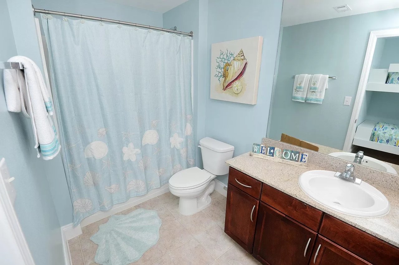 9860 S Thomas Drive Unit 1015