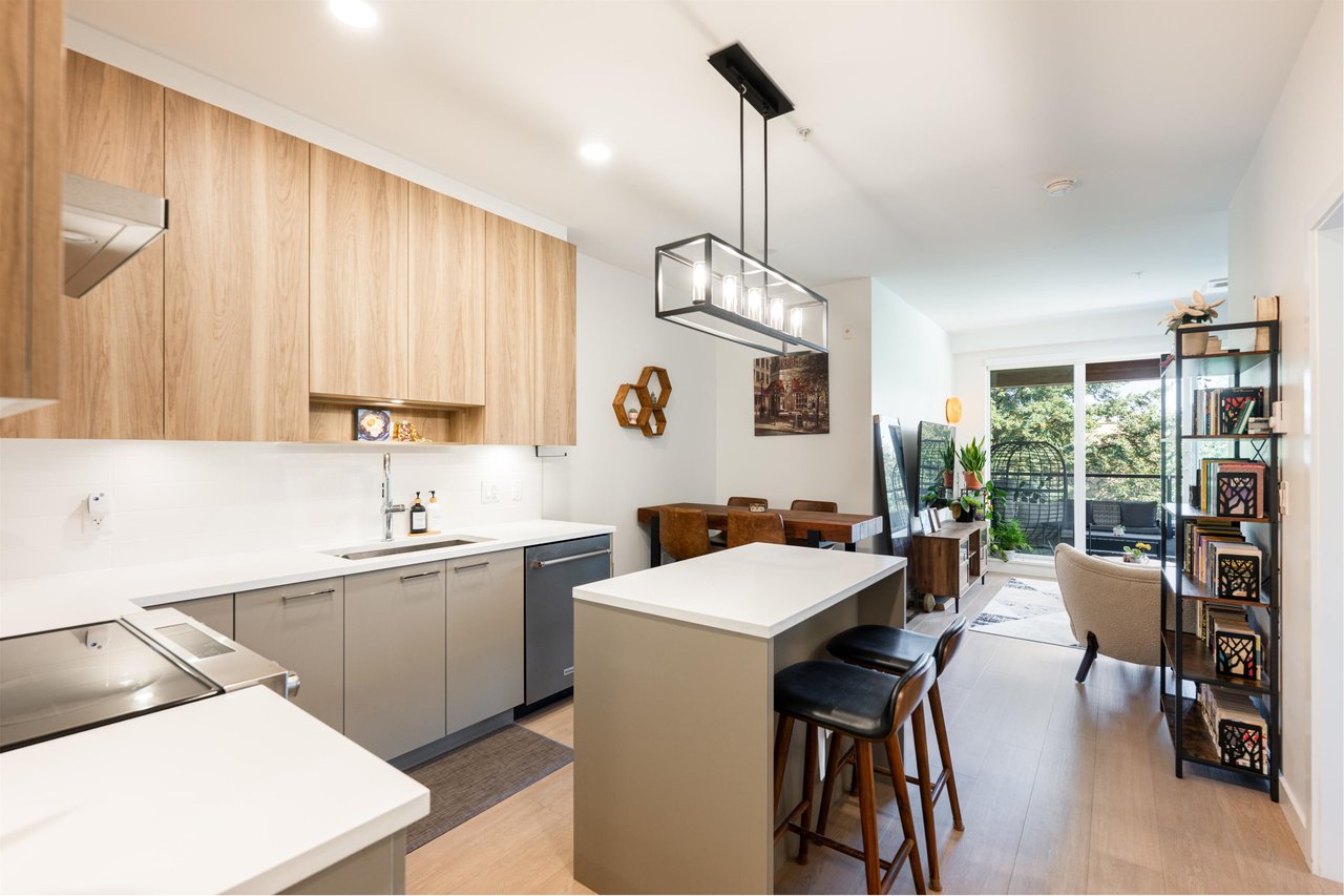 412-7588 16th St