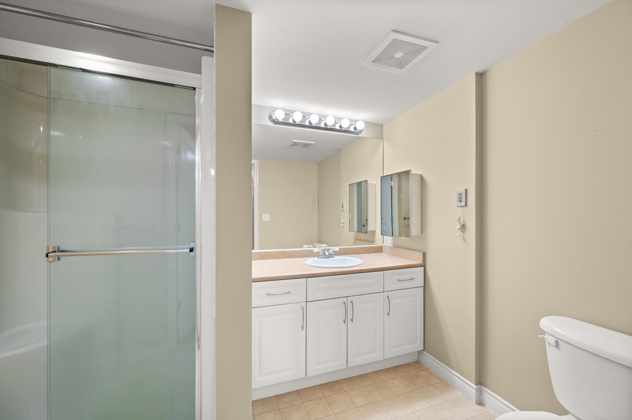 214-960 Lynn Valley Rd