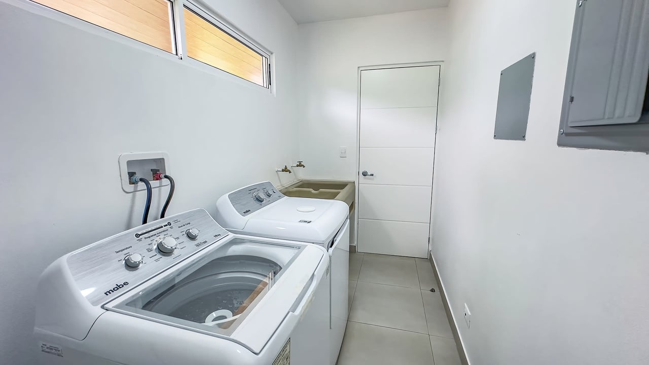 Uvita Paradise Brand New 3 Bedroom, 2.5 Bathroom Modern Home