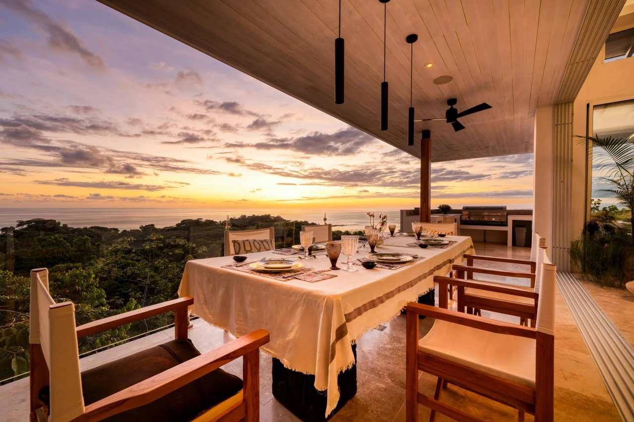Contemporary Coastal Infinity Villa, Dominical, Puntarenas