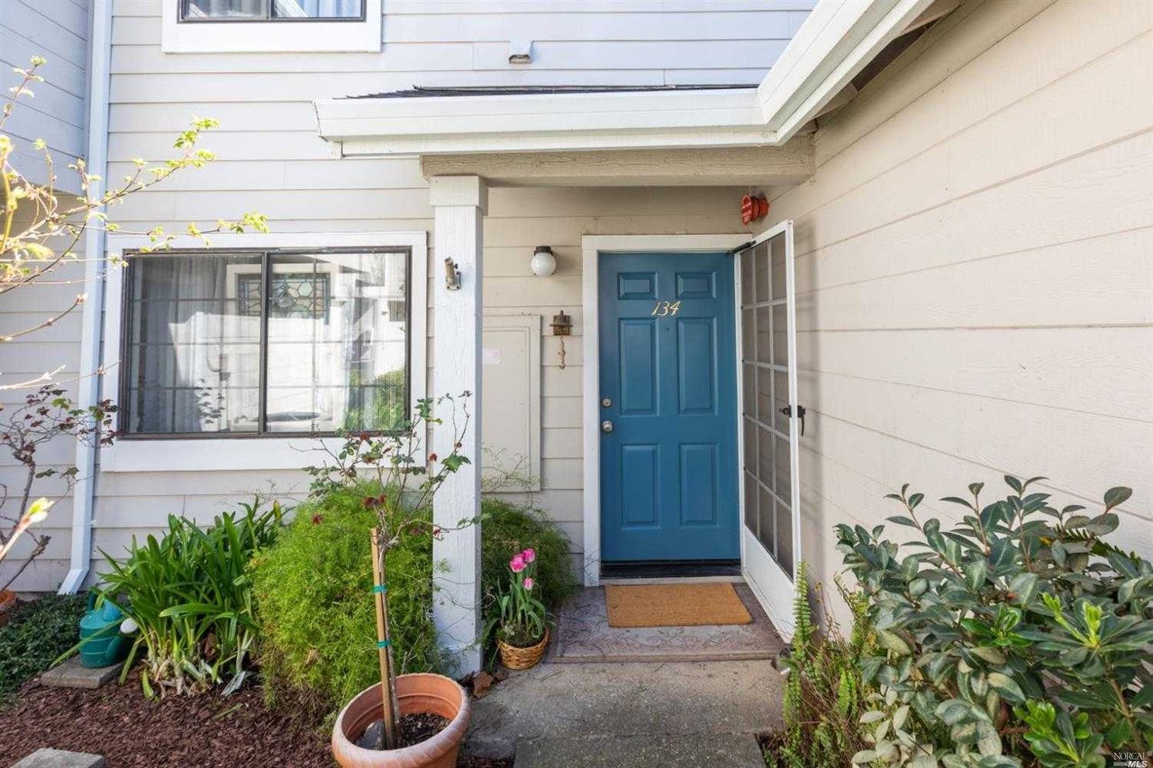 134 Golden Gate Cir
