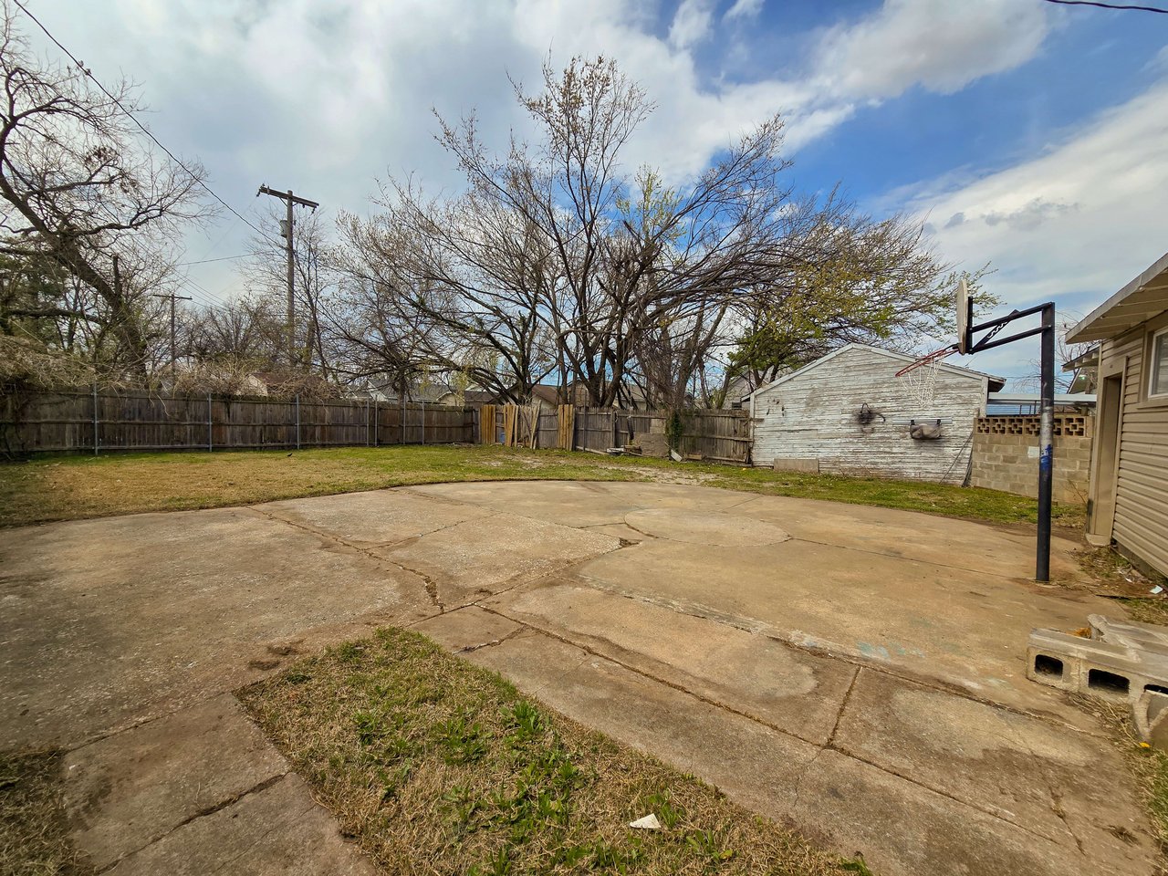 810 N Kickapoo