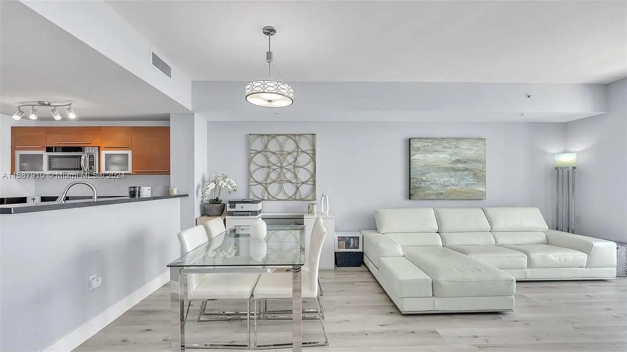 253 NE 2nd St APT 2509
