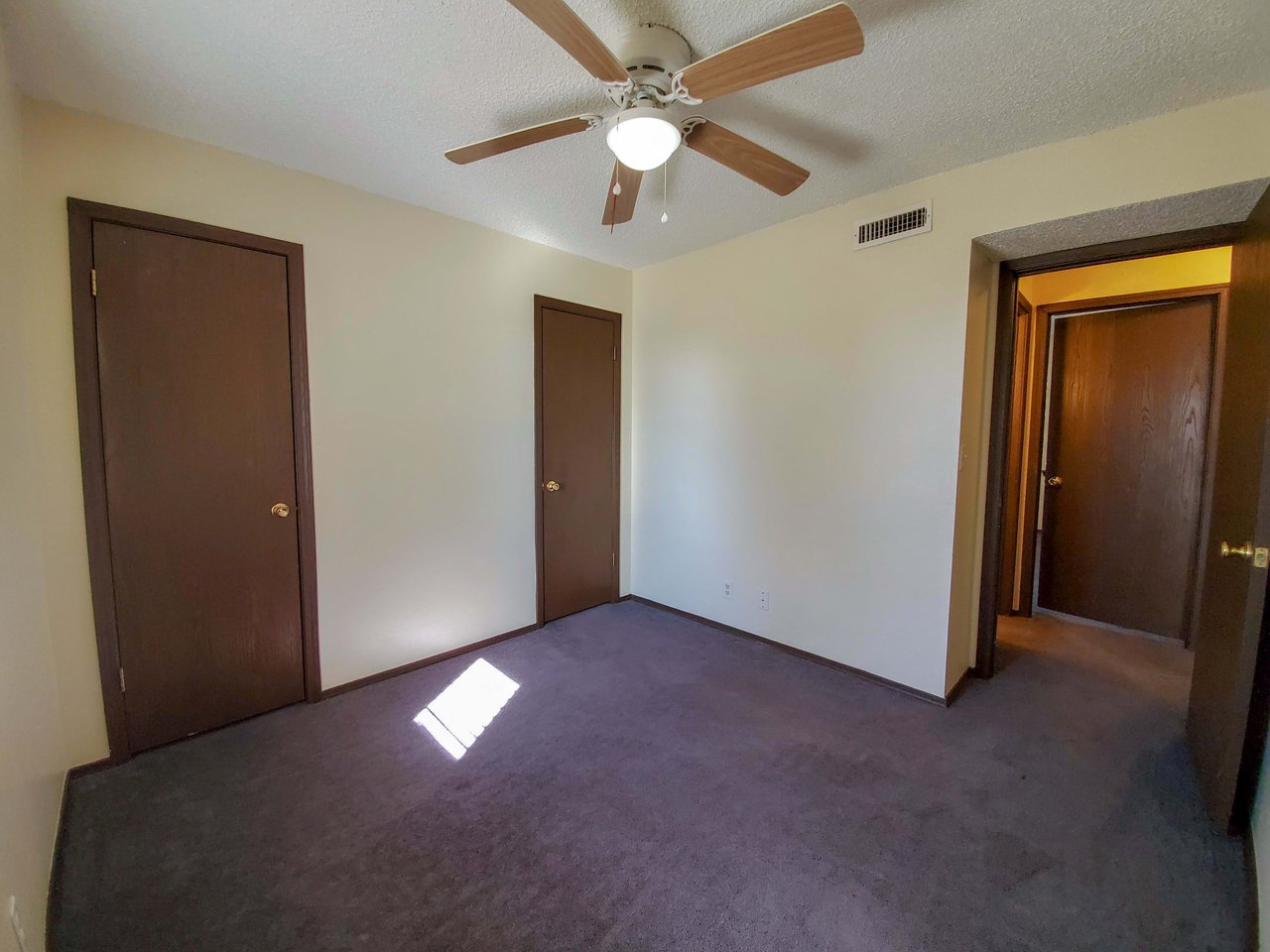 1218 Whispering Glen 