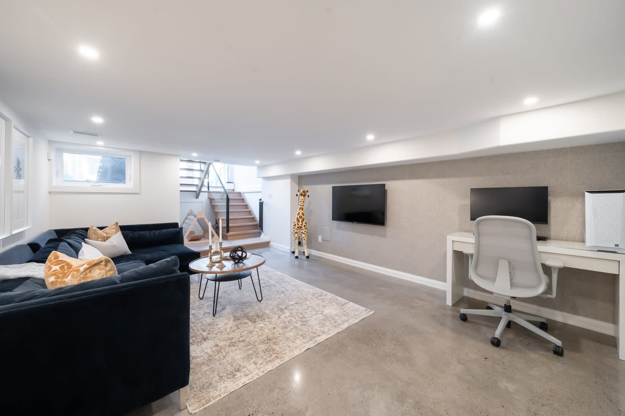 38 Richard Ave 