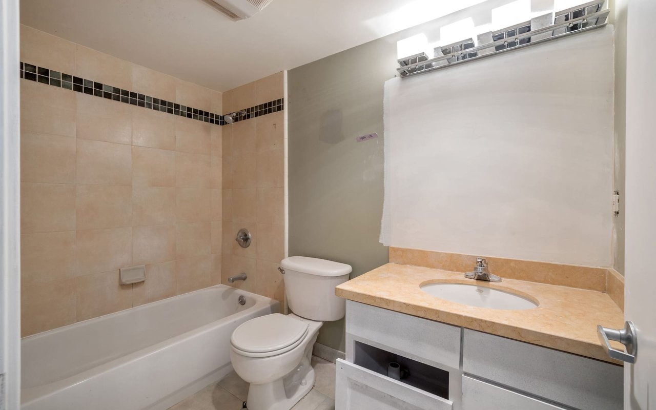 588 South Van Ness Ave, #1