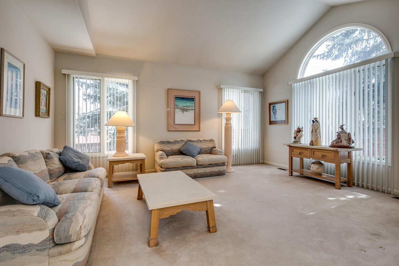 10487 E Crestline Pl