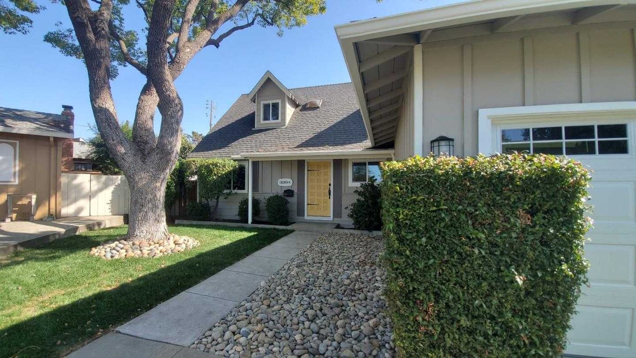 3264 Woody LN