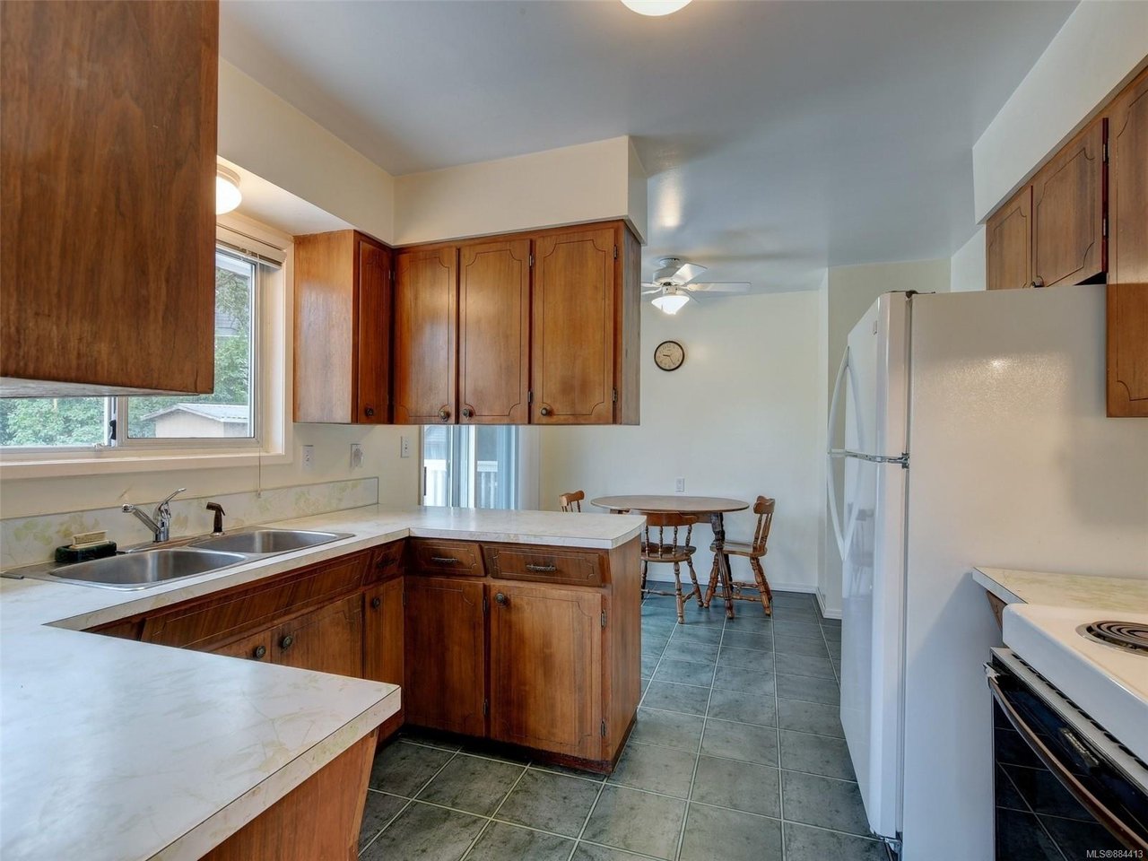 4253 Thornhill Cres