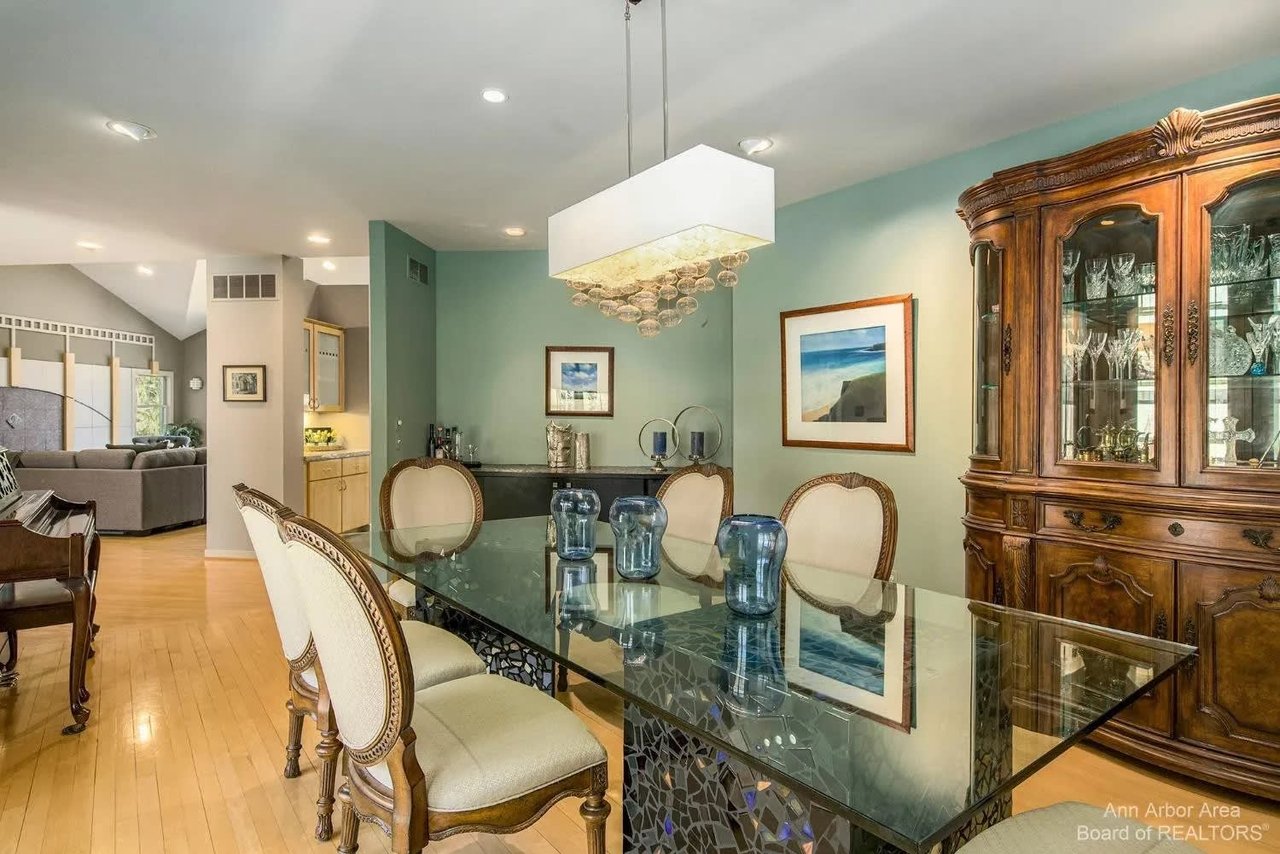 2566 Thornapple Drive, Ann Arbor, MI 48103