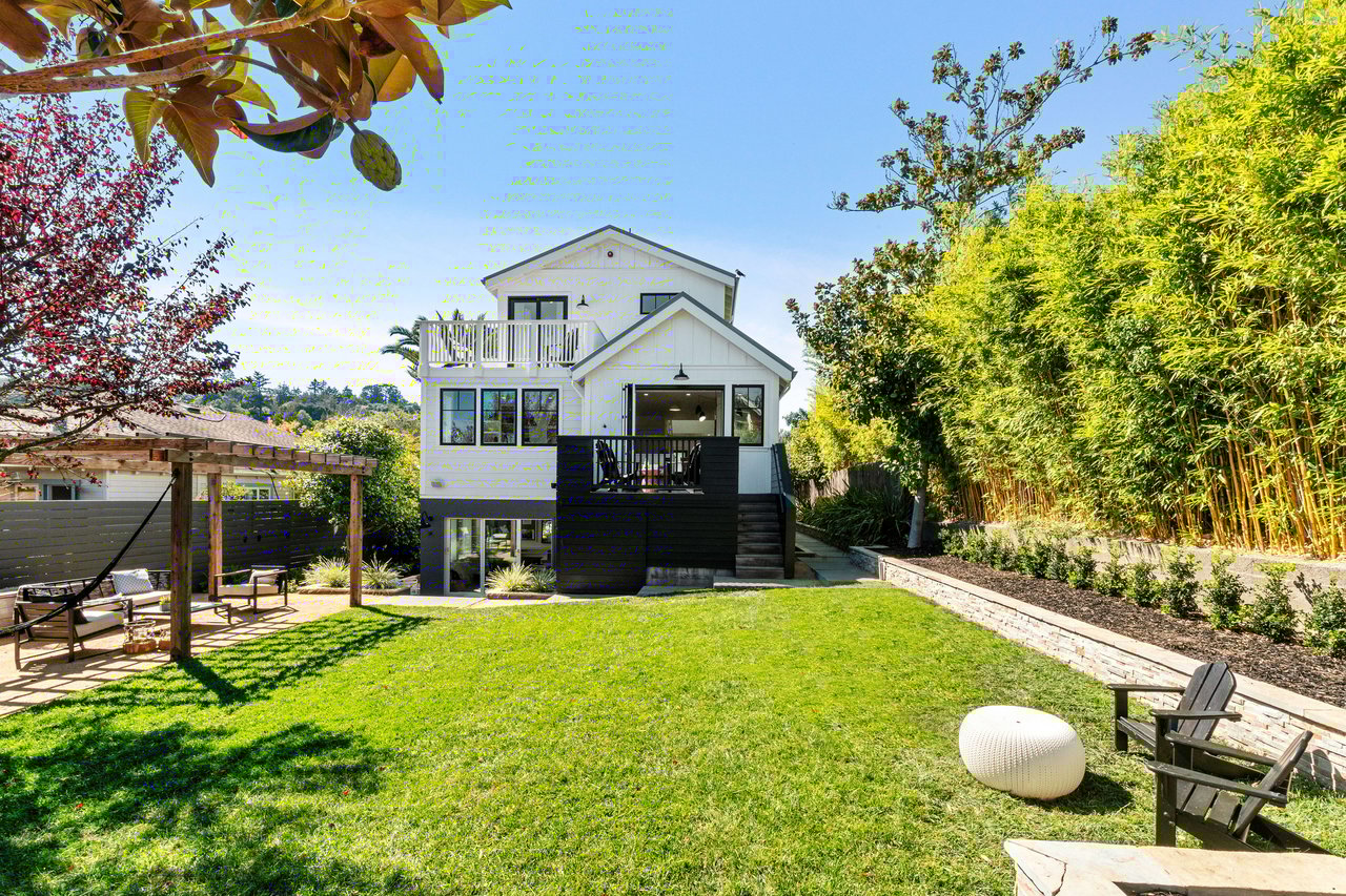 16 Carmelita Avenue