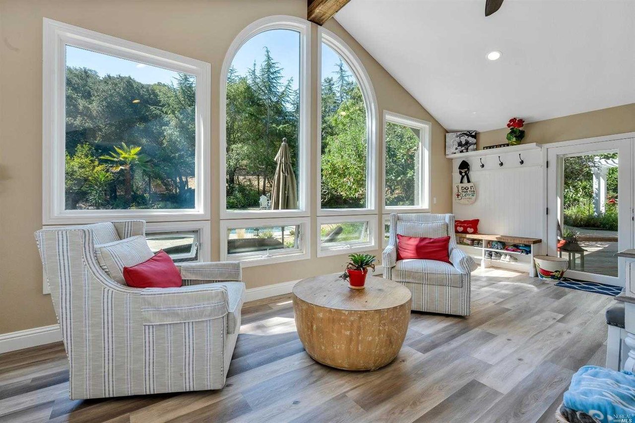 3974 Holland Dr