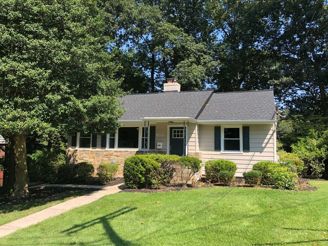 120 LYNNMOOR DRIVE
