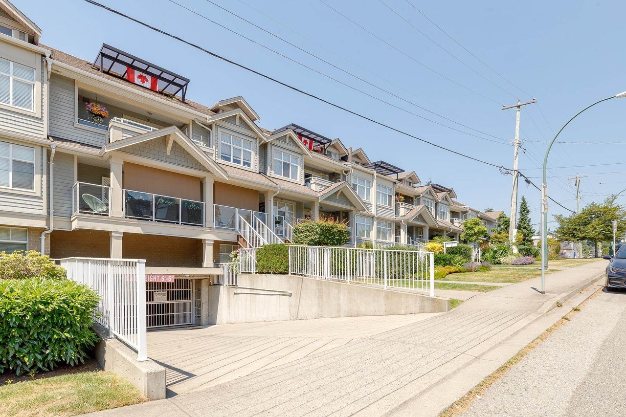 110-15621 Marine Dr