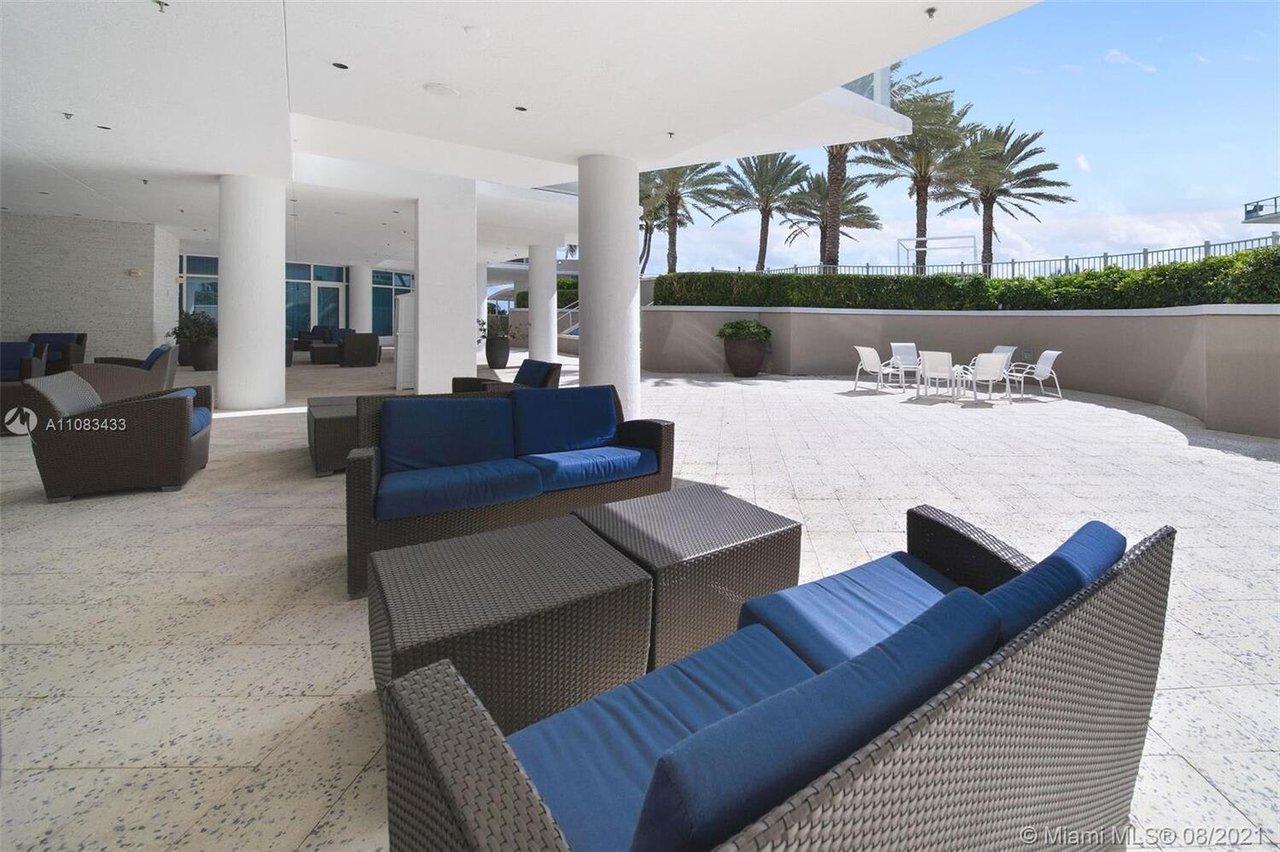3801 Collins Ave, #501