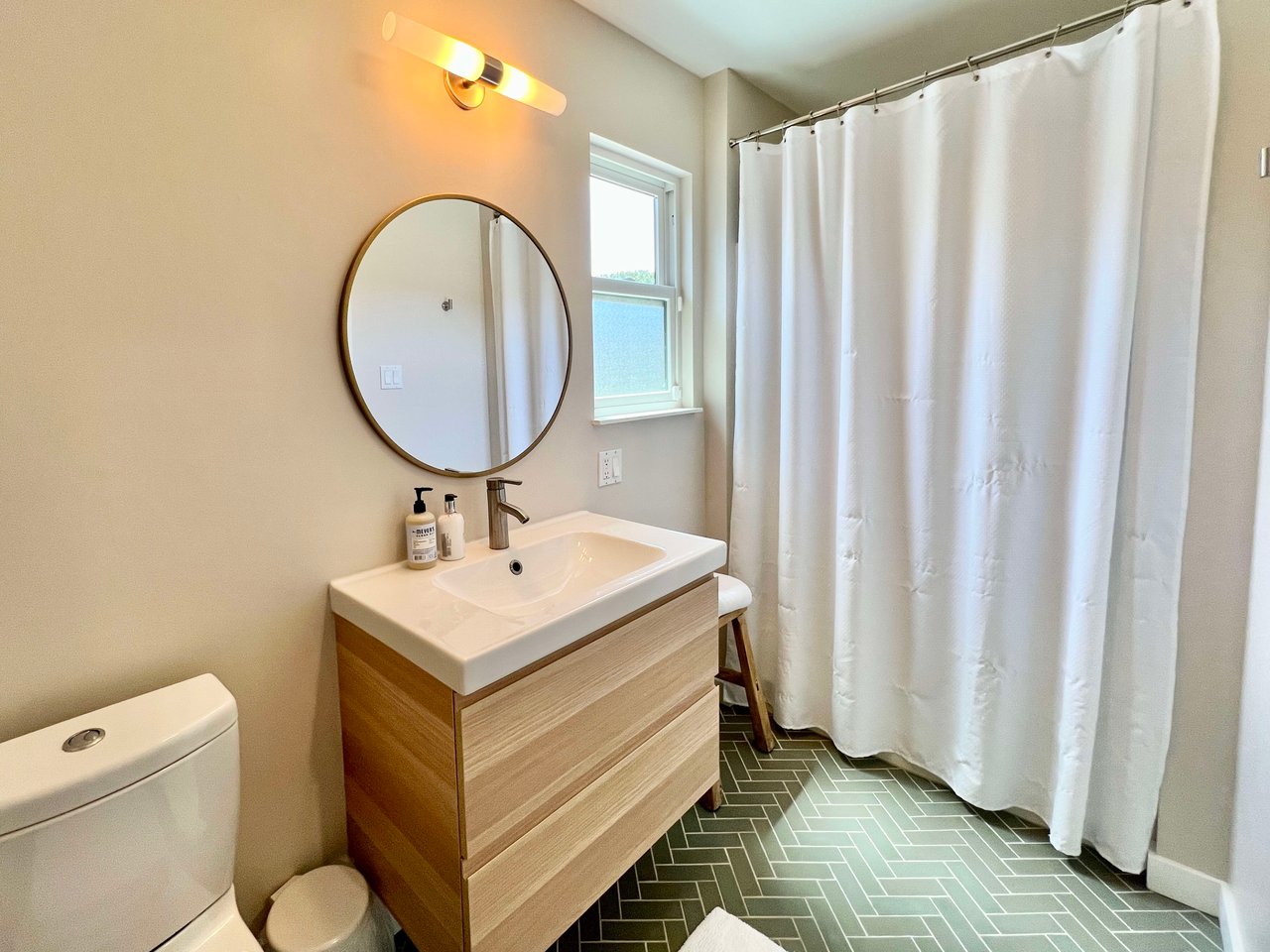 OFF-MARKET: 46 Mohawk Ave