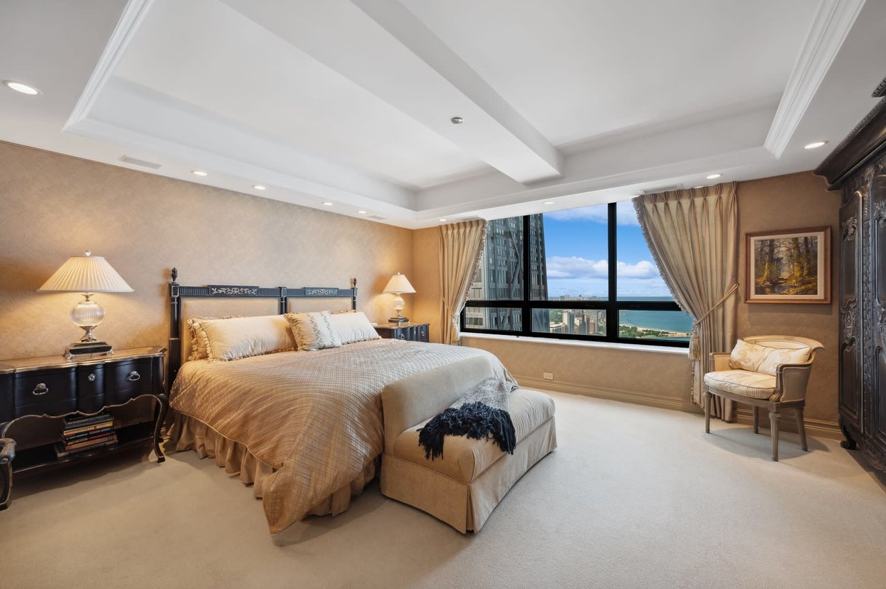 180 E PEARSON Street Unit: 4504