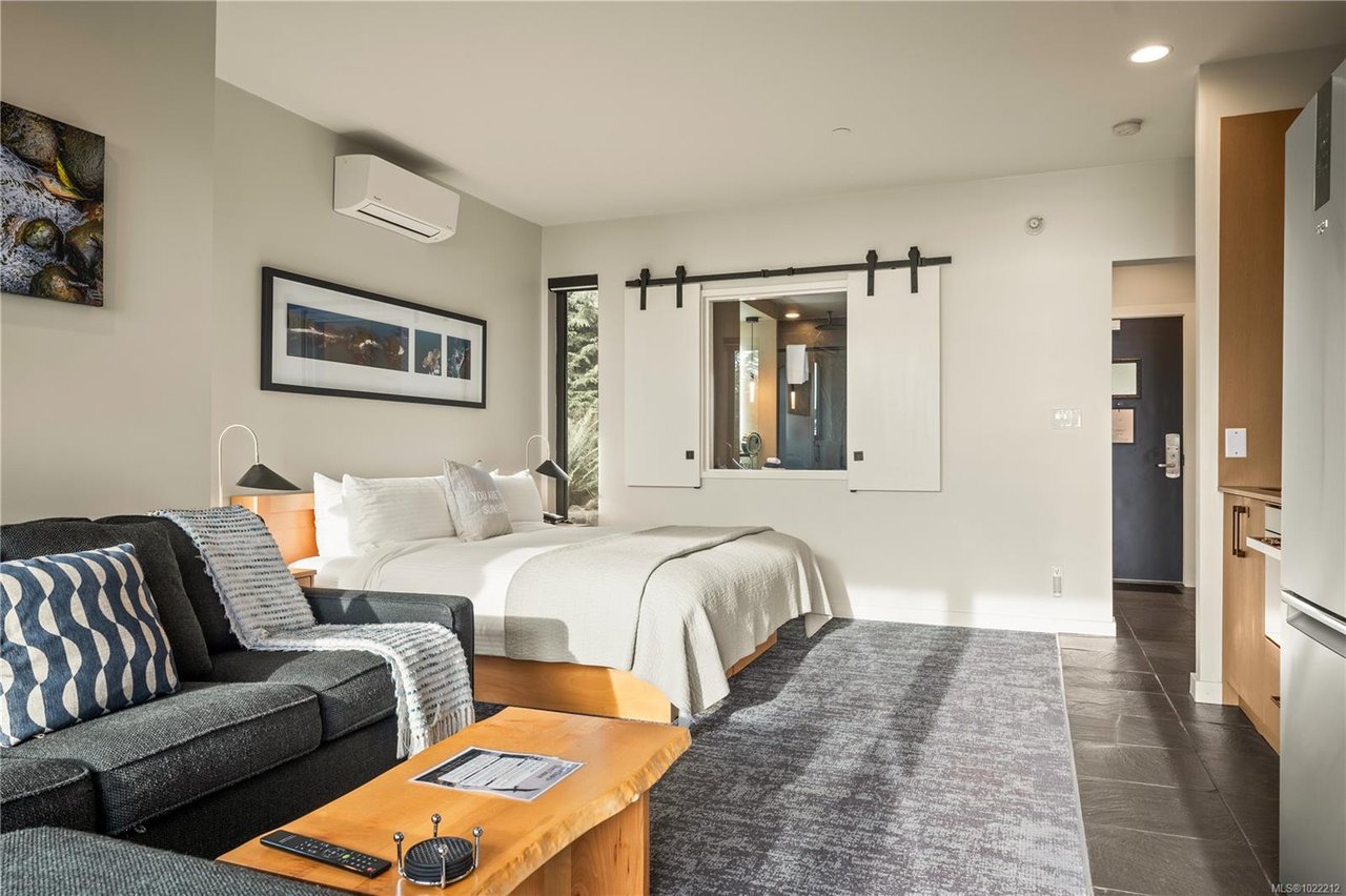 1602-596 Marine Dr