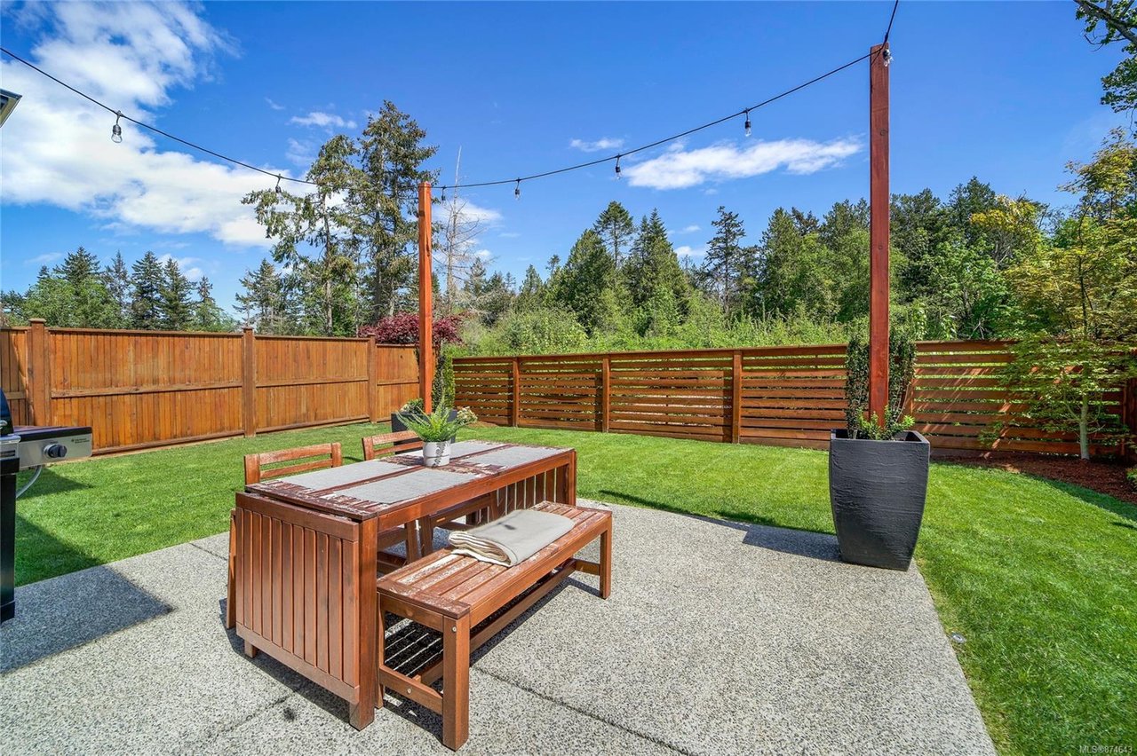 2187 Deerbrush Cres