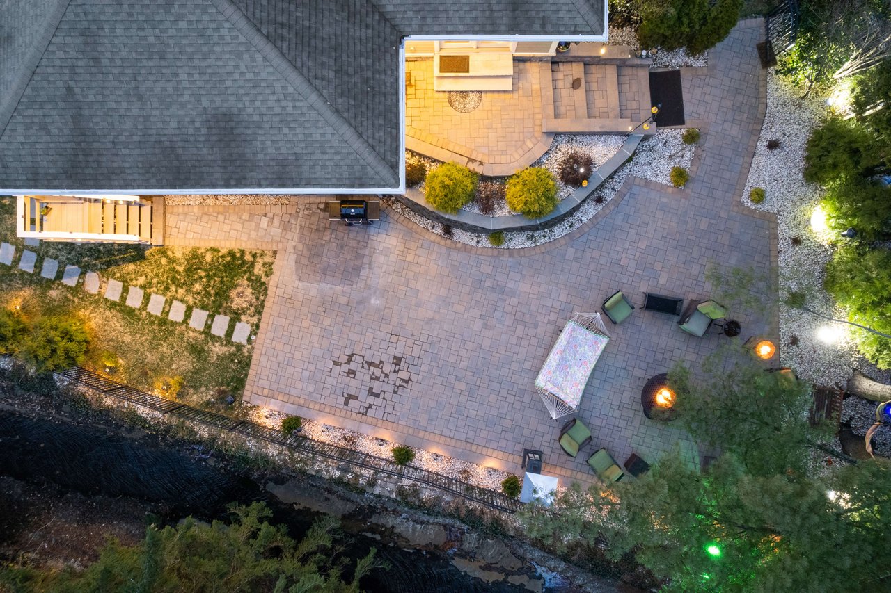 6 Bruce Cir