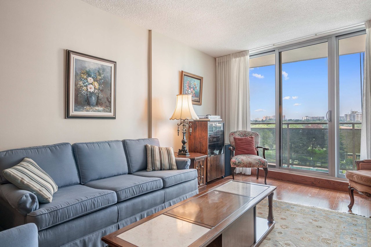 820 Burnhamthorpe Road #702